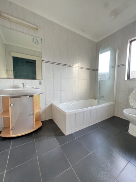 121A Golf Road, New Lynn, Auckland - Carousel 12