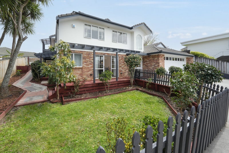 2/39 Elliot Street, Howick, Auckland - Carousel 1
