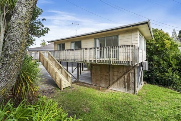 12A Seaton Road, Murrays Bay, Auckland - Carousel 2