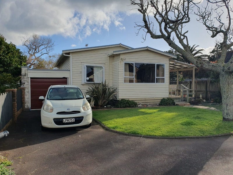 2/8 THE ESPLANADE, Eastern Beach, Auckland - Carousel 1