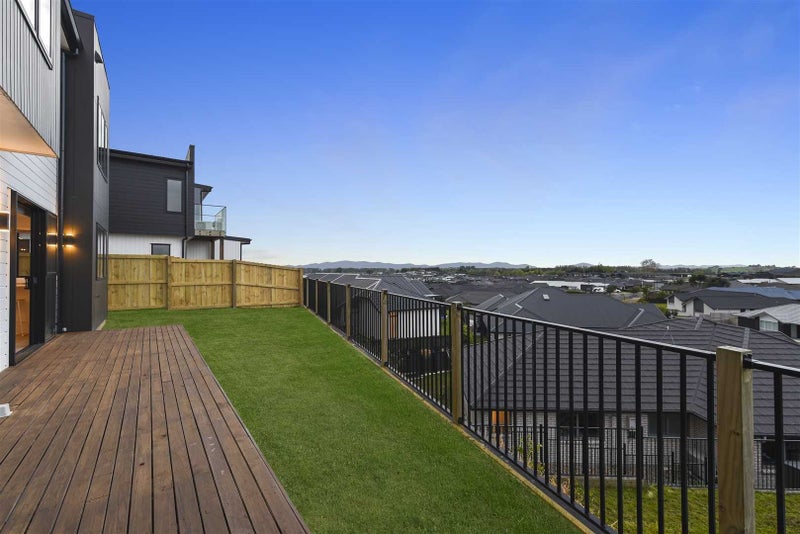 2/40 Rose Berry Crescent, Flagstaff, Hamilton - Carousel 1