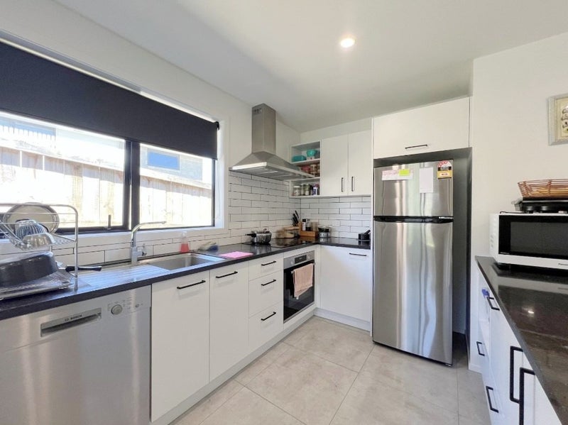 1/16 Maanihi Drive, Rototuna North, Hamilton - Carousel 2