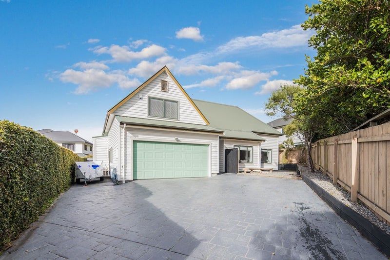 7 Claverton Grove, Churton Park, Wellington - Carousel 1