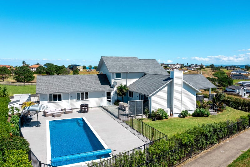 16 Palm View Terrace, Gulf Harbour, Whangaparaoa - Carousel 1