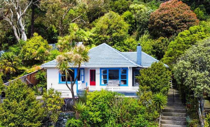 9 Holmes Grove, Naenae, Lower Hutt - Carousel 1