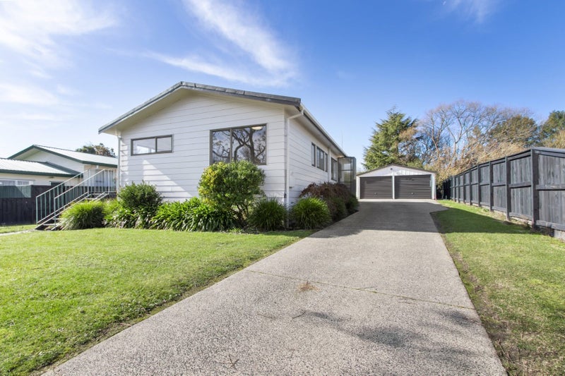 45 Exeter Street, Glenview, Hamilton - Carousel 1