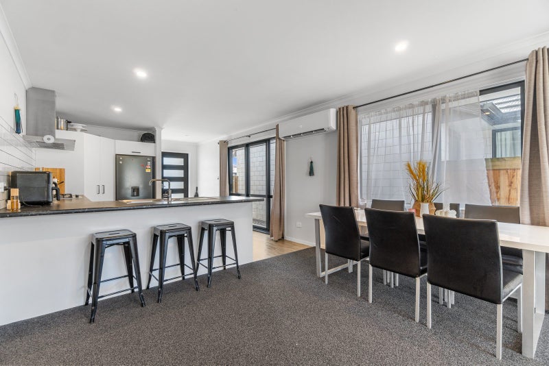 32 Old Farm Road, Hamilton East, Hamilton - Carousel 1