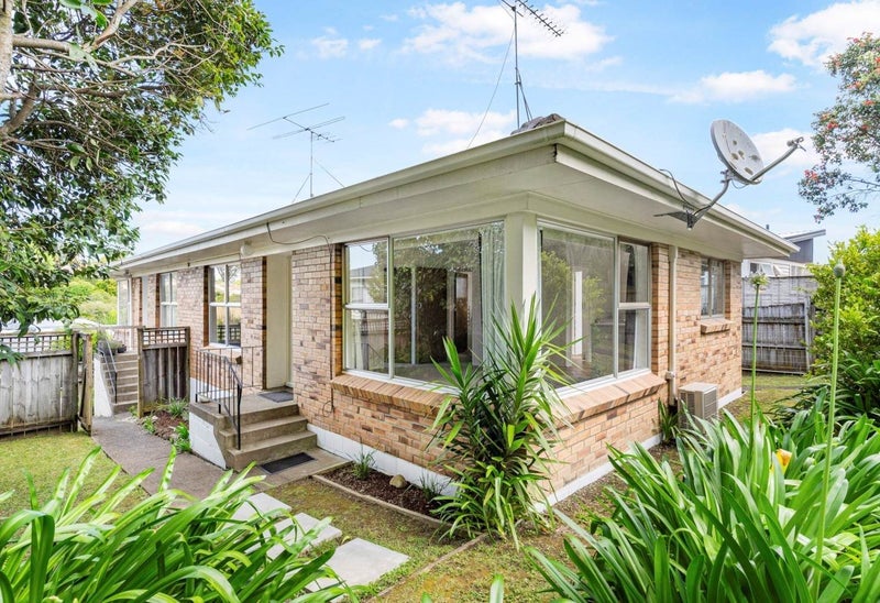 2/17 Lingfield Street, Glenfield, Auckland - Carousel 1