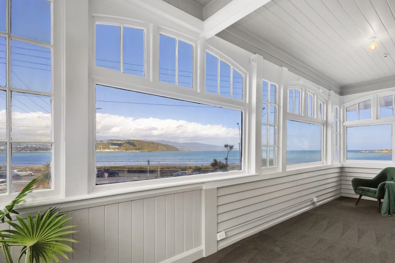 212 Queens Drive, Lyall Bay, Wellington - Carousel 1