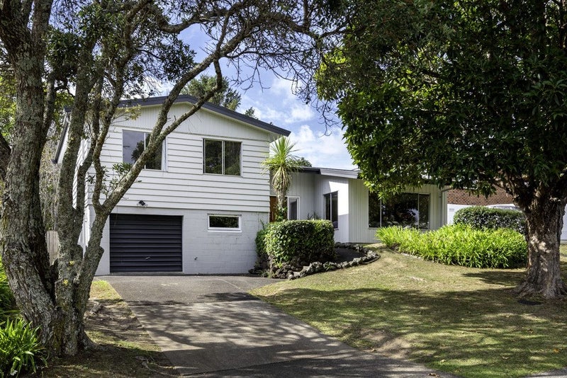 9 Juliet Avenue, Howick, Auckland - Carousel 1