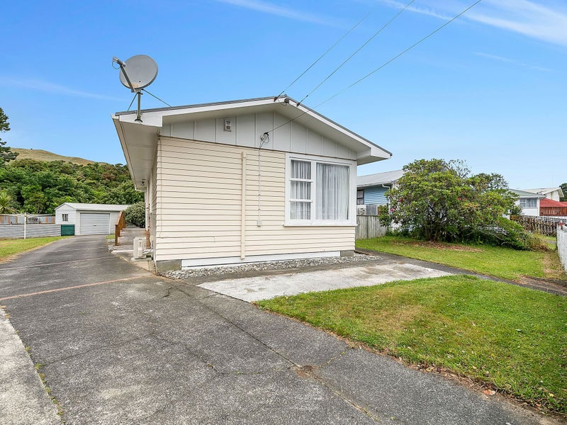 98 Driver Crescent, Cannons Creek, Porirua - Carousel 1