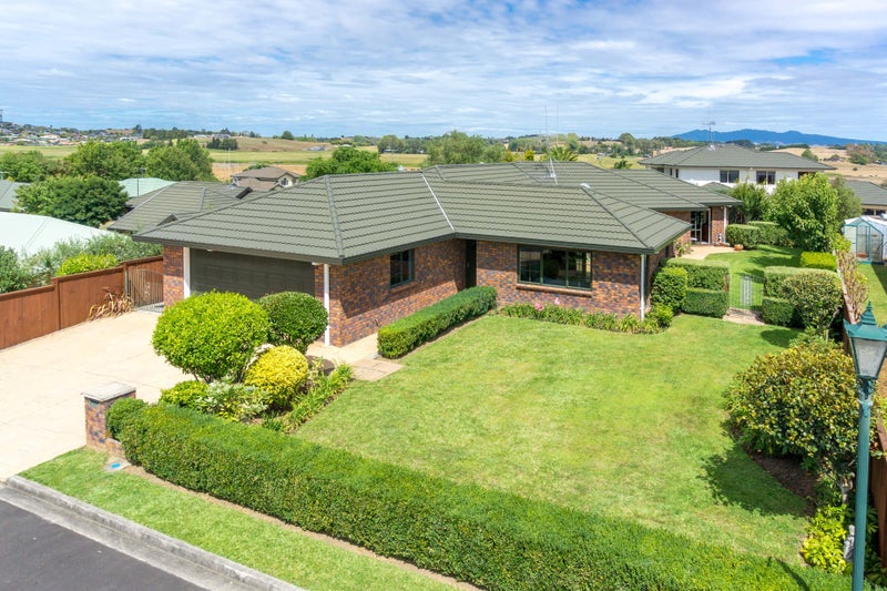 14 Limousin Place, Grandview Heights, Hamilton - Carousel 1