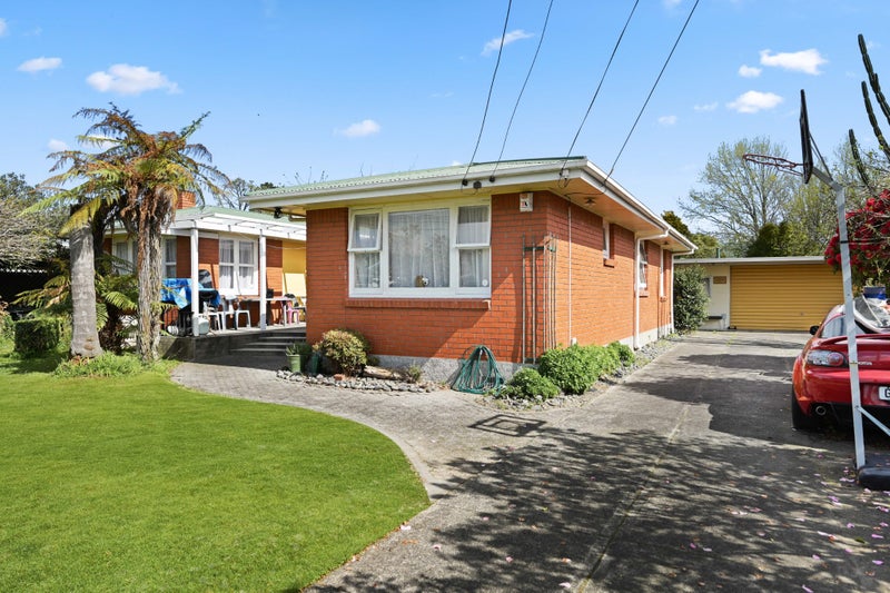 18 Dermont Street, Bader, Hamilton - Carousel 1