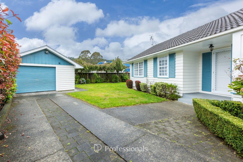 35 Mountbatten Grove, Clouston Park, Upper Hutt - Carousel 2