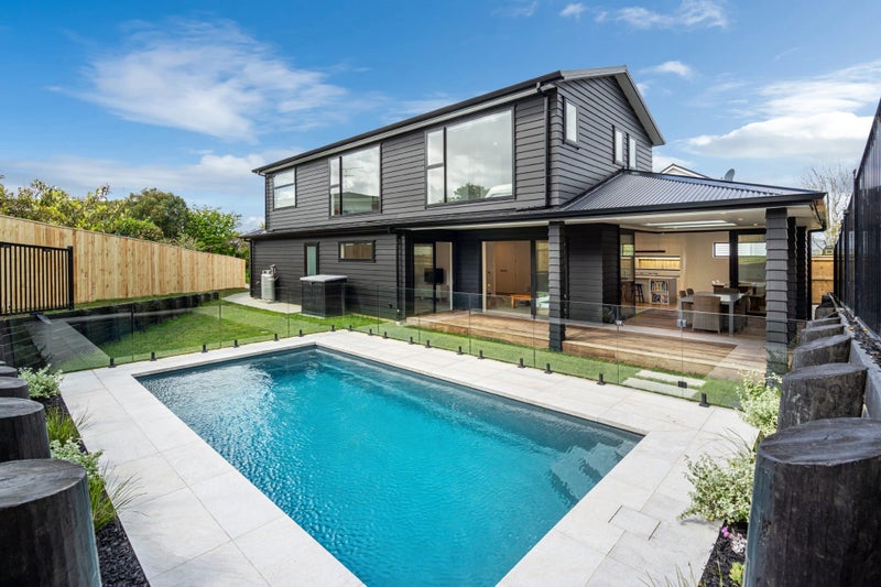 9 McBreen Avenue, Northcote, Auckland - Carousel 1