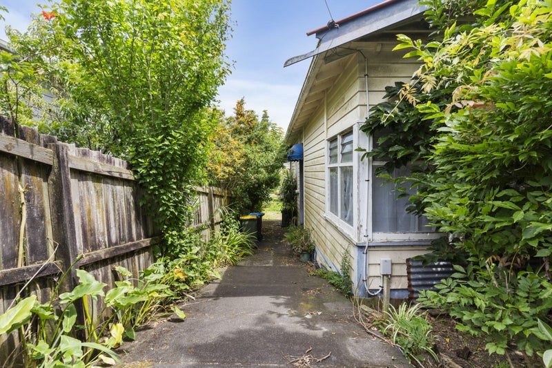 34 Cockburn Street, Grey Lynn, Auckland - Carousel 1