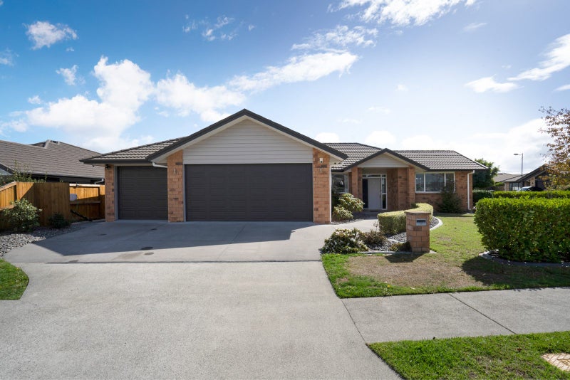 8 Alpers Ridge, Leamington, Cambridge - Carousel 2