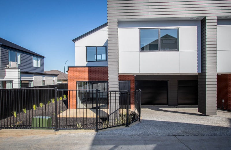 8/15 Onukutara Place, Huntington, Hamilton - Carousel 1