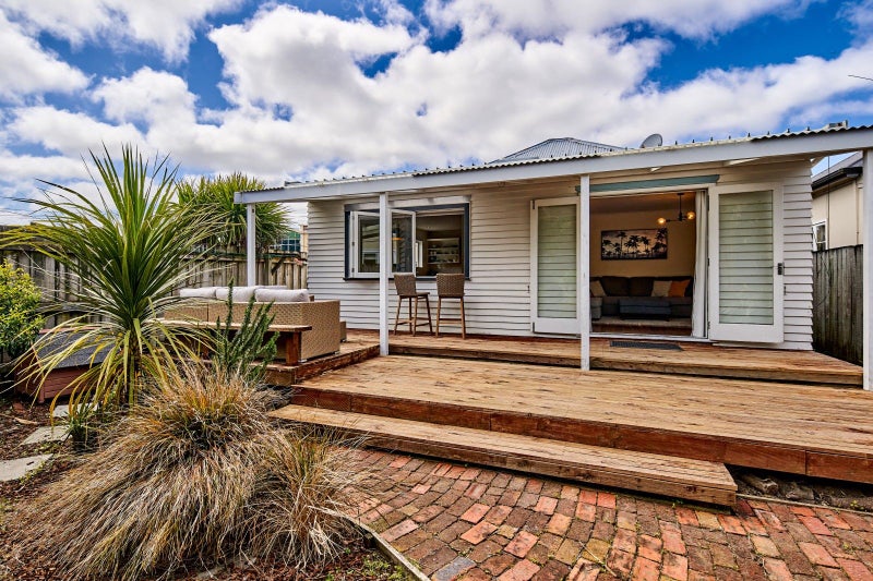 47 Beach Street, Petone, Lower Hutt - Carousel 1