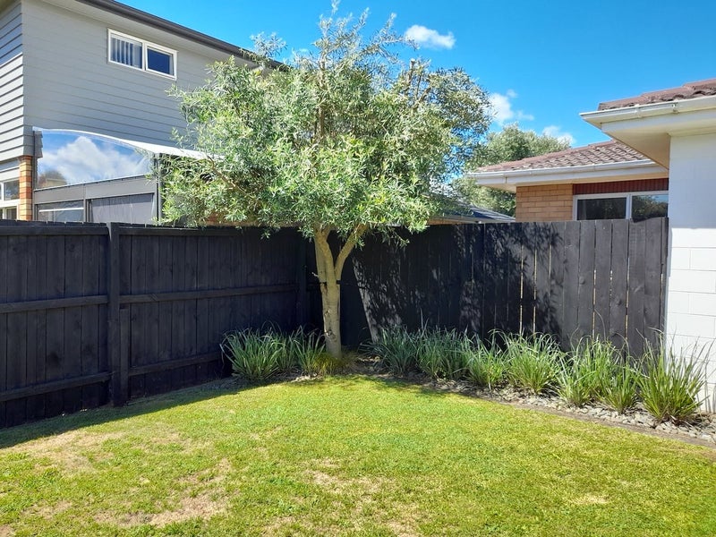 2/22 Coyle Street, Sandringham, Auckland - Carousel 2