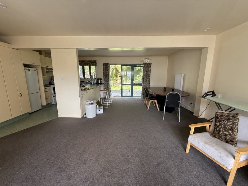 5 Oak Grove, Mount Cook, Wellington - Carousel 2