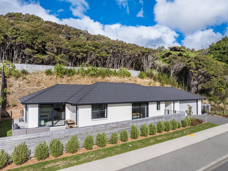 45 Tradewinds Drive, Whitby, Porirua - Carousel 1