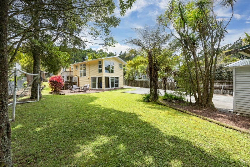 8 Waima Crescent, Titirangi, Auckland - Carousel 1