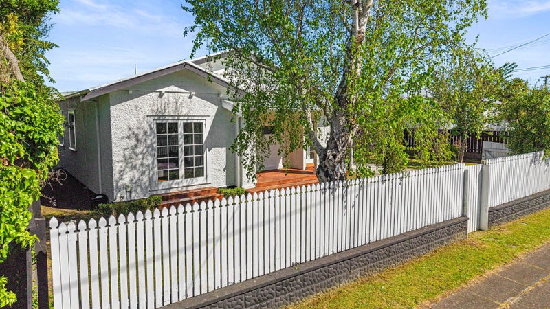 11 Dustin Street, Gonville, Whanganui - Carousel 1