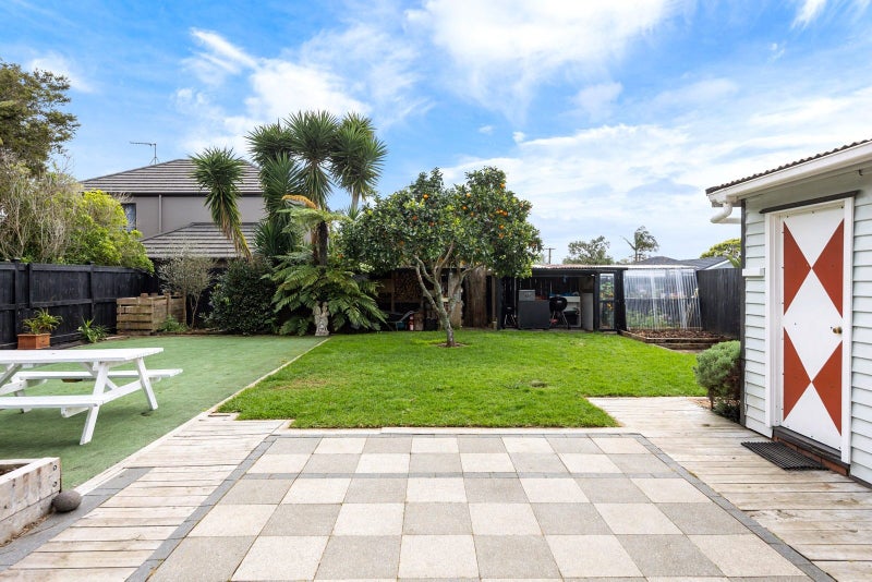 41 Humariri Street, Point Chevalier, Auckland - Carousel 2