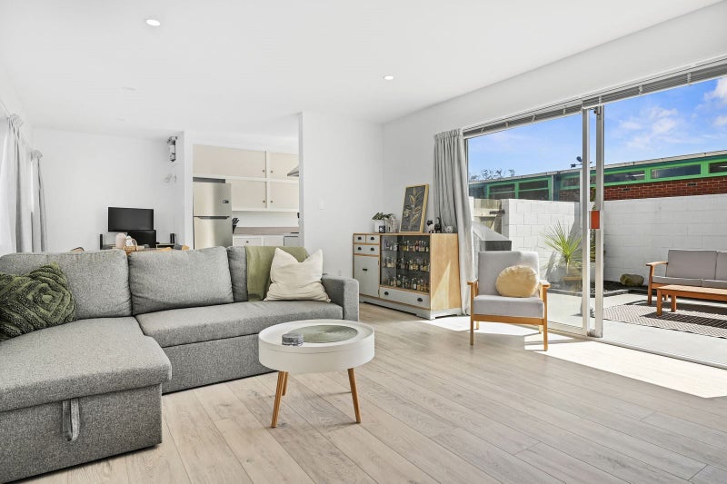 1/239 New Brighton Road, Burwood, Christchurch - Carousel 1