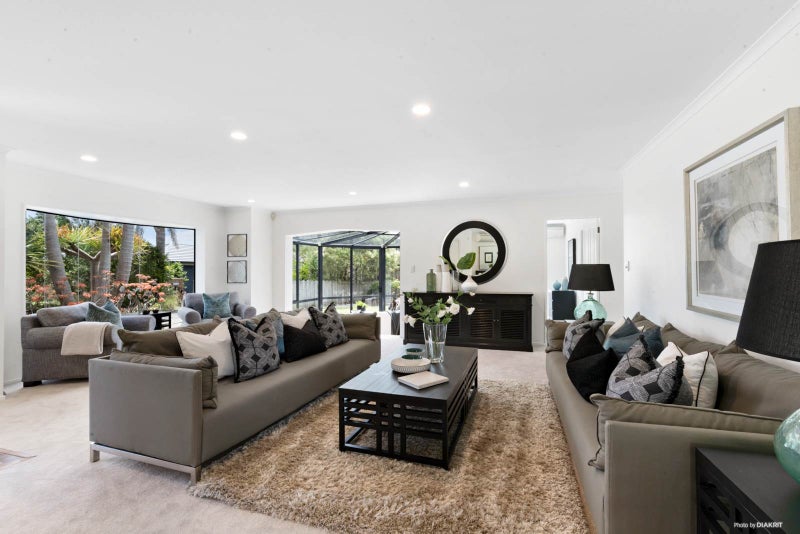 19 Robina Court, Burswood, Auckland - Carousel 1