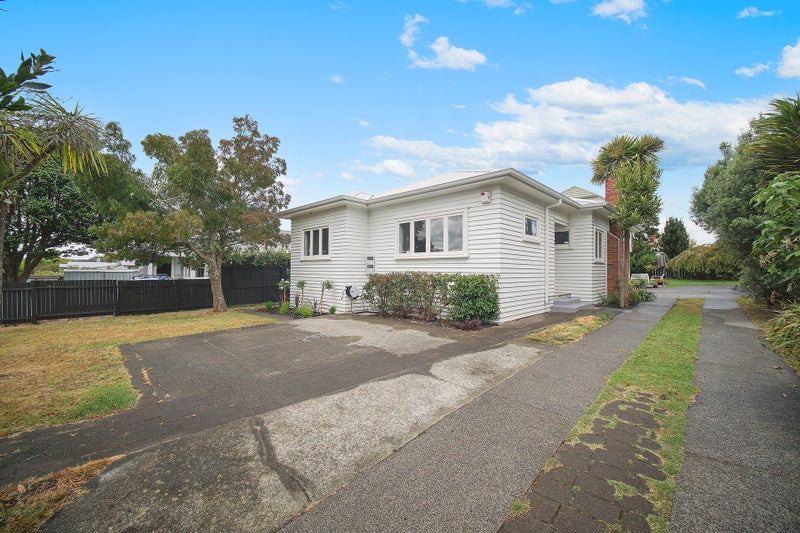 114A Kiwi Road, Point Chevalier, Auckland - Carousel 1