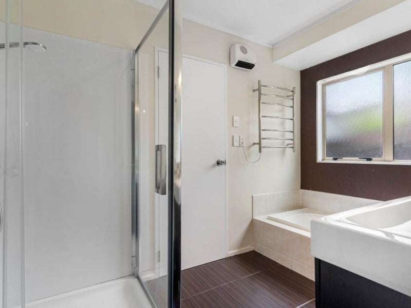 2/3 Alta Terrace, Flat Bush, Auckland - Carousel 9