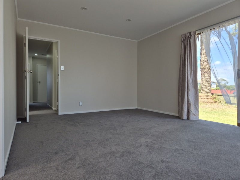 15 Desmond Place, Otara, Auckland - Carousel 2