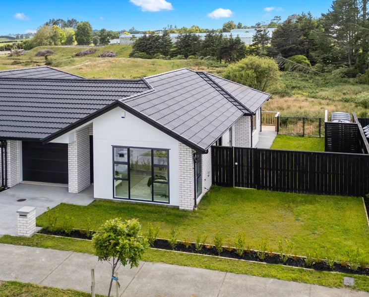 78 Metoriti Crescent, Karaka, Papakura - Carousel 1
