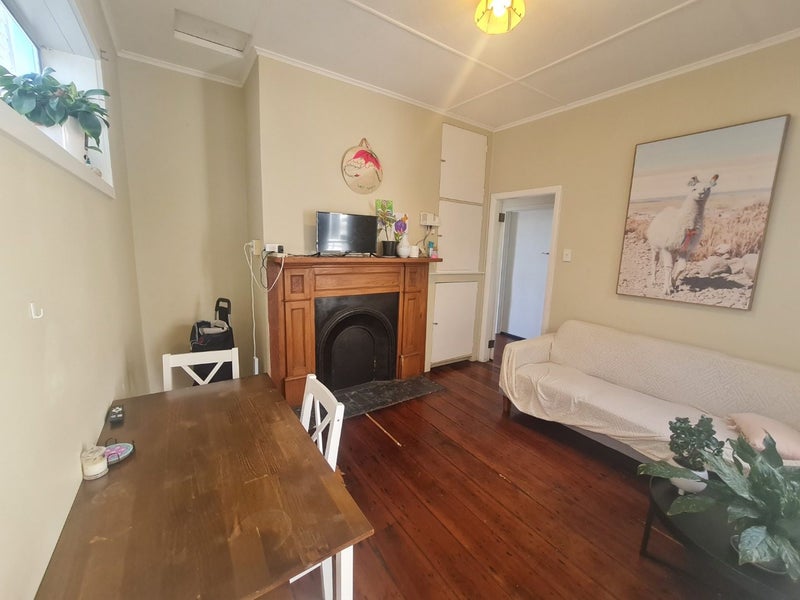 3 Barton Terrace, Thorndon, Wellington - Carousel 2