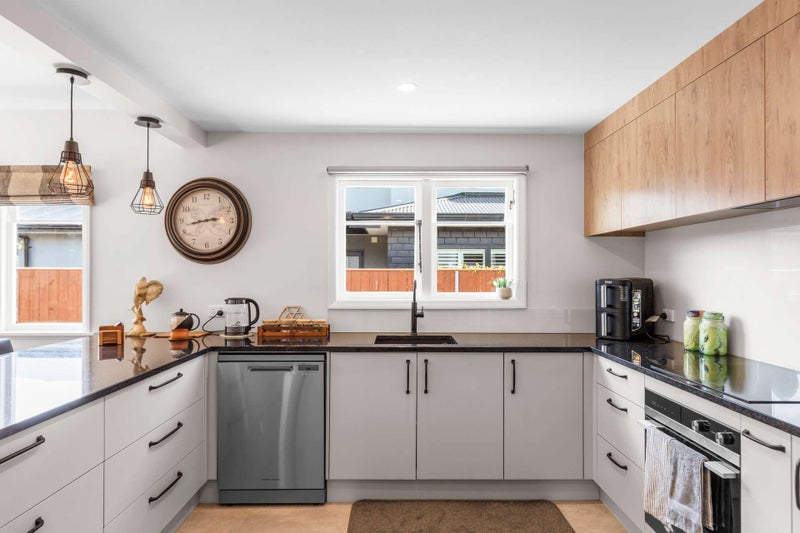 33 Winston Avenue, Hokowhitu, Palmerston North - Carousel 2