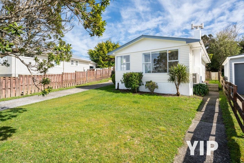 7 Loasby Crescent, Newlands, Wellington - Carousel 2