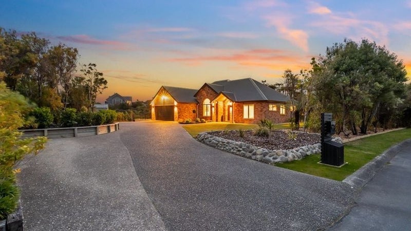 65 Mount Marua Way, Timberlea, Upper Hutt - Carousel 1