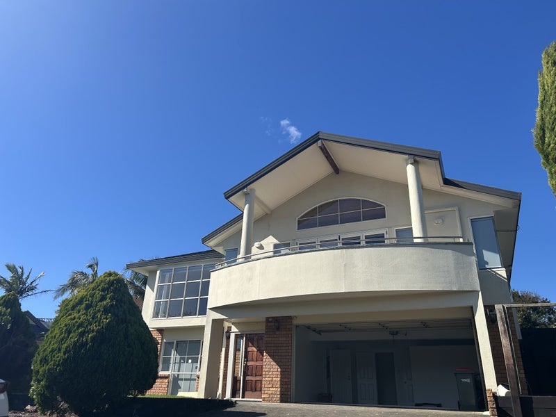 22 De Havilland Drive, Goodwood Heights, Auckland - Carousel 1