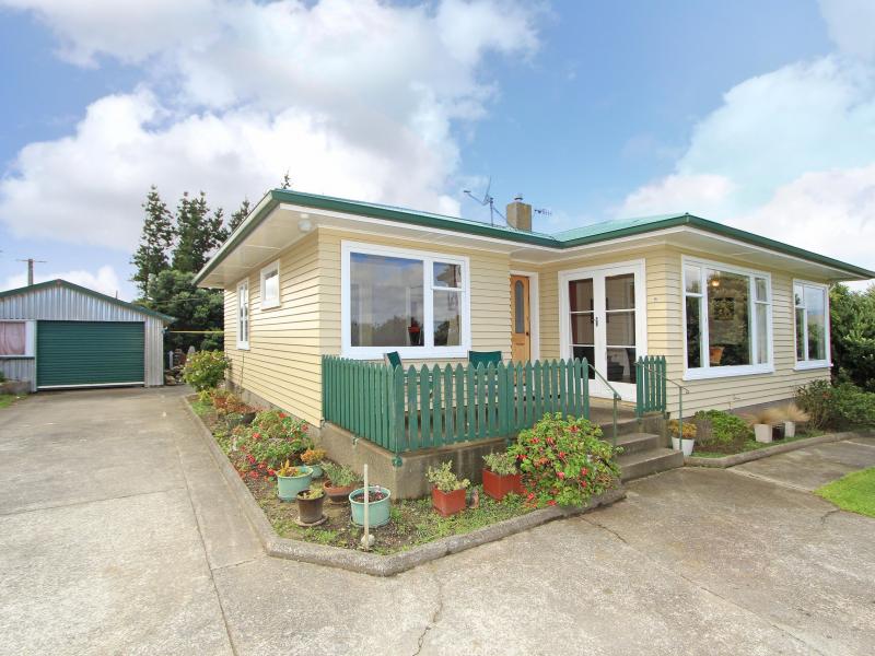 6 Catherine Grove, Tirohanga, Lower Hutt - Carousel 1