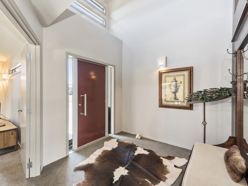 82 St James Drive, Huntington, Hamilton - Carousel 2