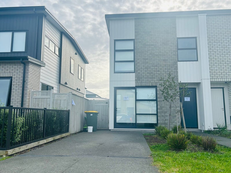 22 Riria Crescent, Takanini, Auckland - Carousel 1