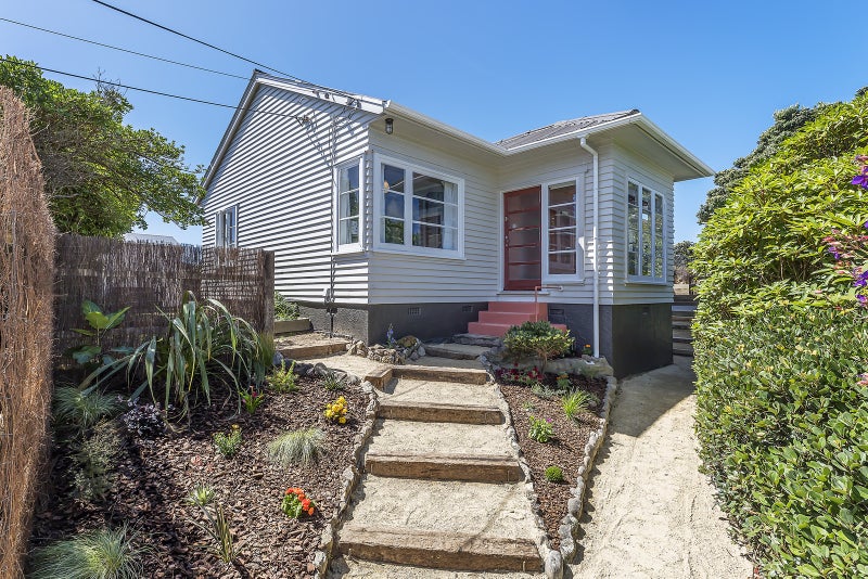 122 Tauhinu Road, Miramar, Wellington - Carousel 1