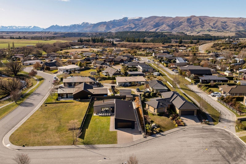 11 Alice Burn Drive, Luggate - Carousel 2