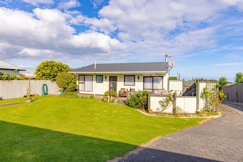 17 Waitote Street, Castlecliff, Whanganui - Carousel 1