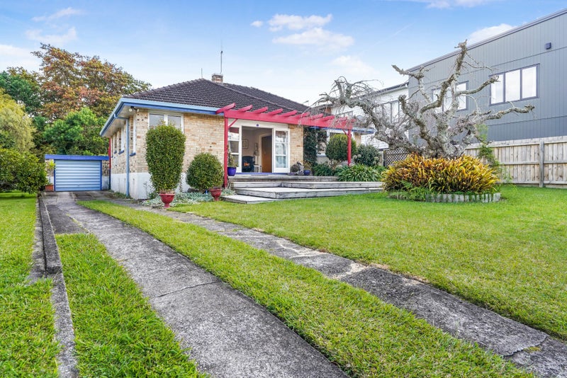 15 Kelvin Place, Hamilton East, Hamilton - Carousel 21