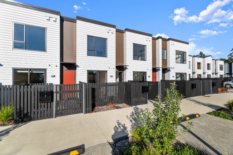 7 Isabella Lane, Henderson, Auckland - Carousel 1