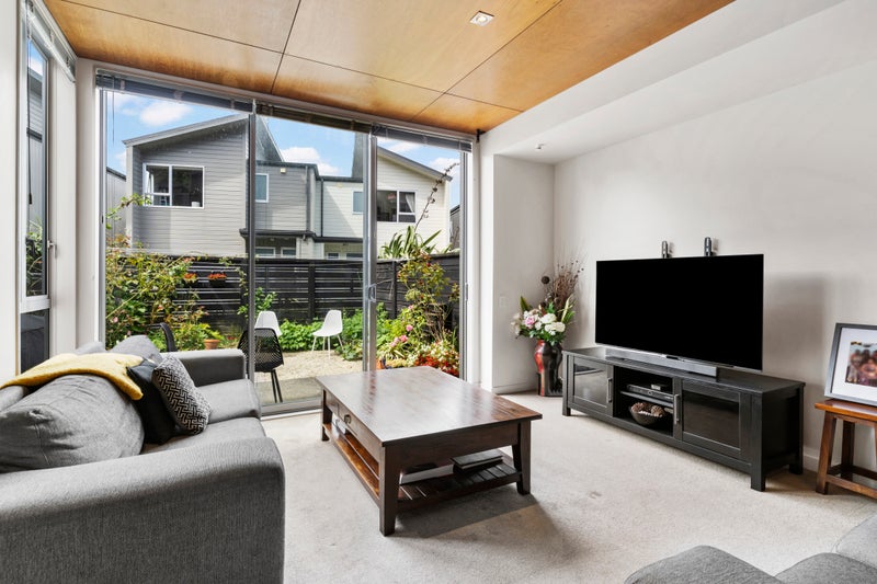 3/3 Severn Street, Island Bay, Wellington - Carousel 2