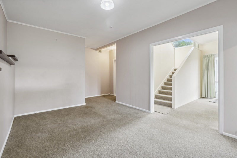 3 Kahikatea Grove, Paparangi, Wellington - Carousel 2